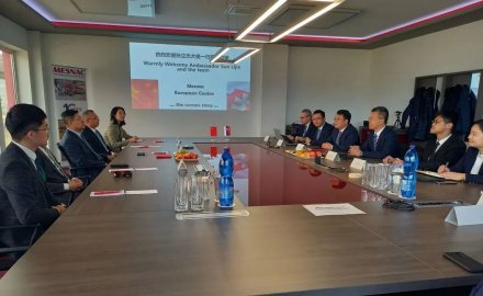 孙立杰一行到抖圈欧洲研发中心考察调研