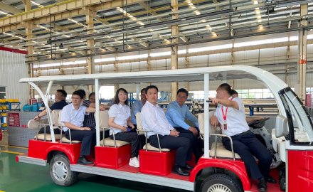 青岛市委常委、副市长王波一行到抖圈考察调研